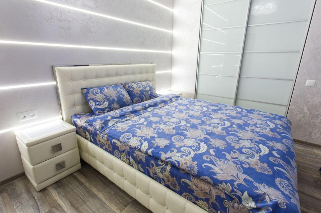 New Luxury Apartment In The Center On Konstitution Square Харьков Экстерьер фото